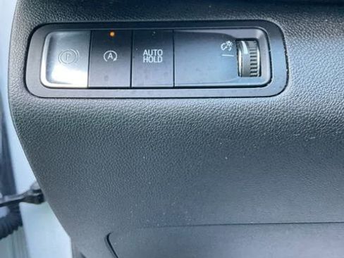 Used 2025 Chevrolet Equinox LT w/ Convenience Package II FWD image 29