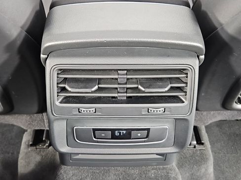 Used 2020 Audi Q7 3.0T Premium image 24