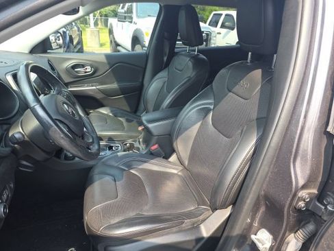 Used 2019 Jeep Cherokee Limited AWD/4WD image 10