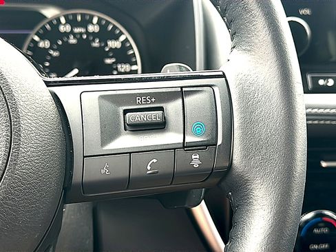 Used 2023 Nissan Rogue SL w/ SL Premium Package image 28