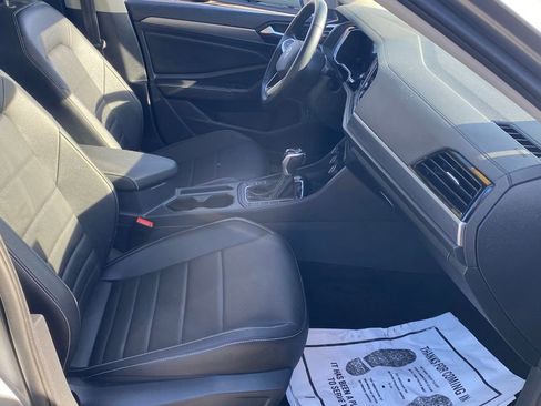 Used 2024 Volkswagen Jetta SE image 18