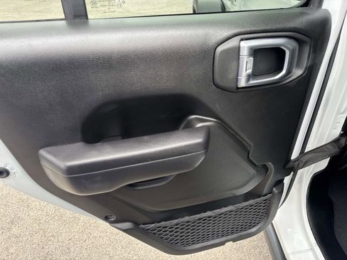 Used 2024 Jeep Wrangler Unlimited Rubicon 4xe AWD/4WD image 9