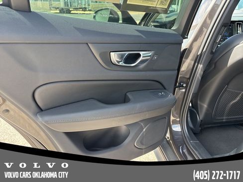Used 2025 Volvo V60 B5 Cross Country Plus image 16