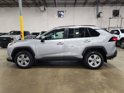Used 2022 Toyota RAV4 XLE image 7