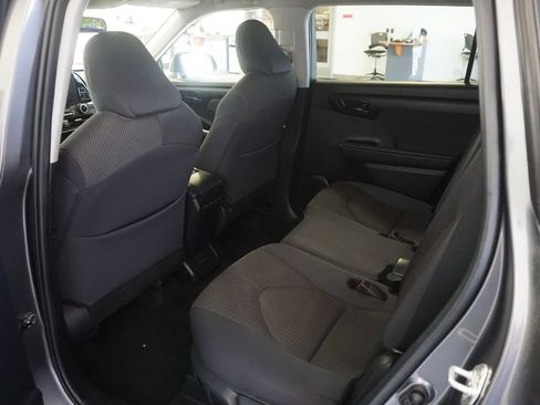Certified 2024 Toyota Highlander LE FWD image 21