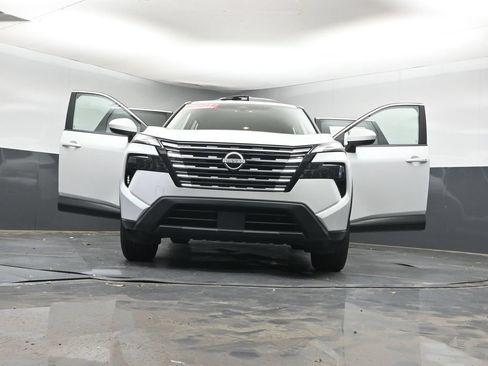 Used 2025 Nissan Rogue SV FWD image 44