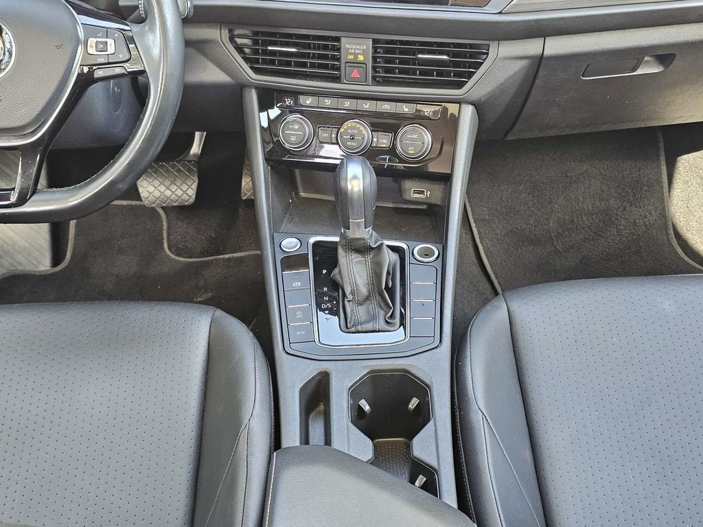 Used 2019 Volkswagen Jetta SEL FWD image 17