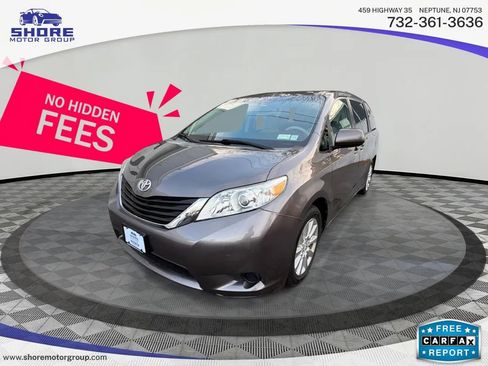 Used 2014 Toyota Sienna LE image 1