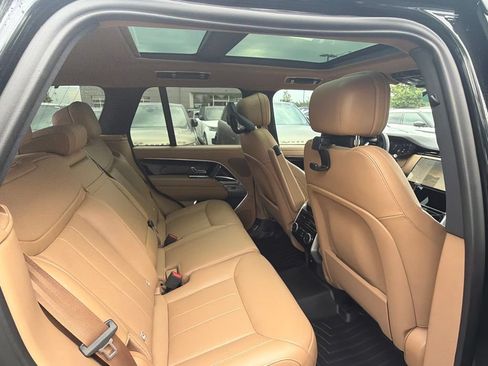Used 2025 Land Rover Range Rover SE AWD/4WD image 11