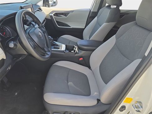 Used 2019 Toyota RAV4 XLE w/ Convenience Package image 18