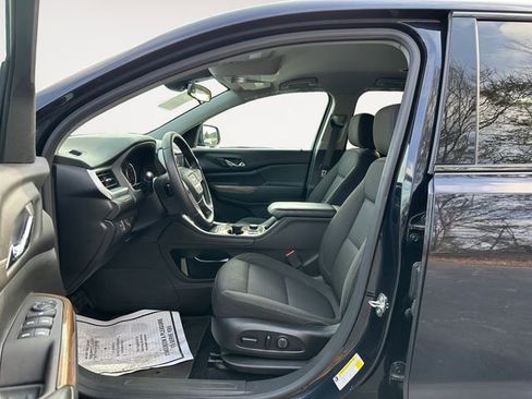 Used 2021 GMC Acadia SLE w/ Driver Convenience Package image 9