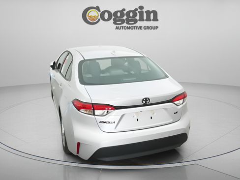 Used 2026 Toyota Corolla LE w/ LE Premium Package FWD image 11