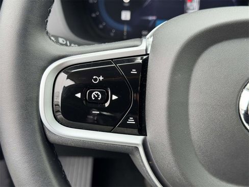 Certified 2025 Volvo XC60 B5 Plus image 19