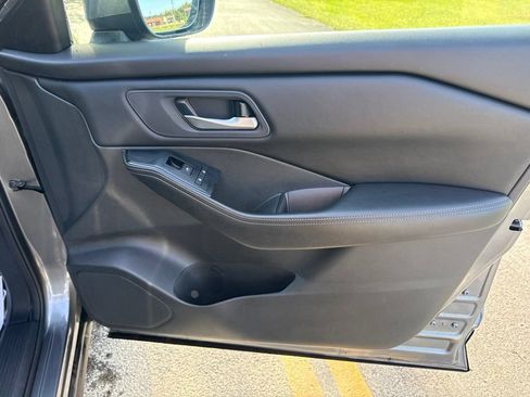 Used 2024 Nissan Rogue SV FWD image 13