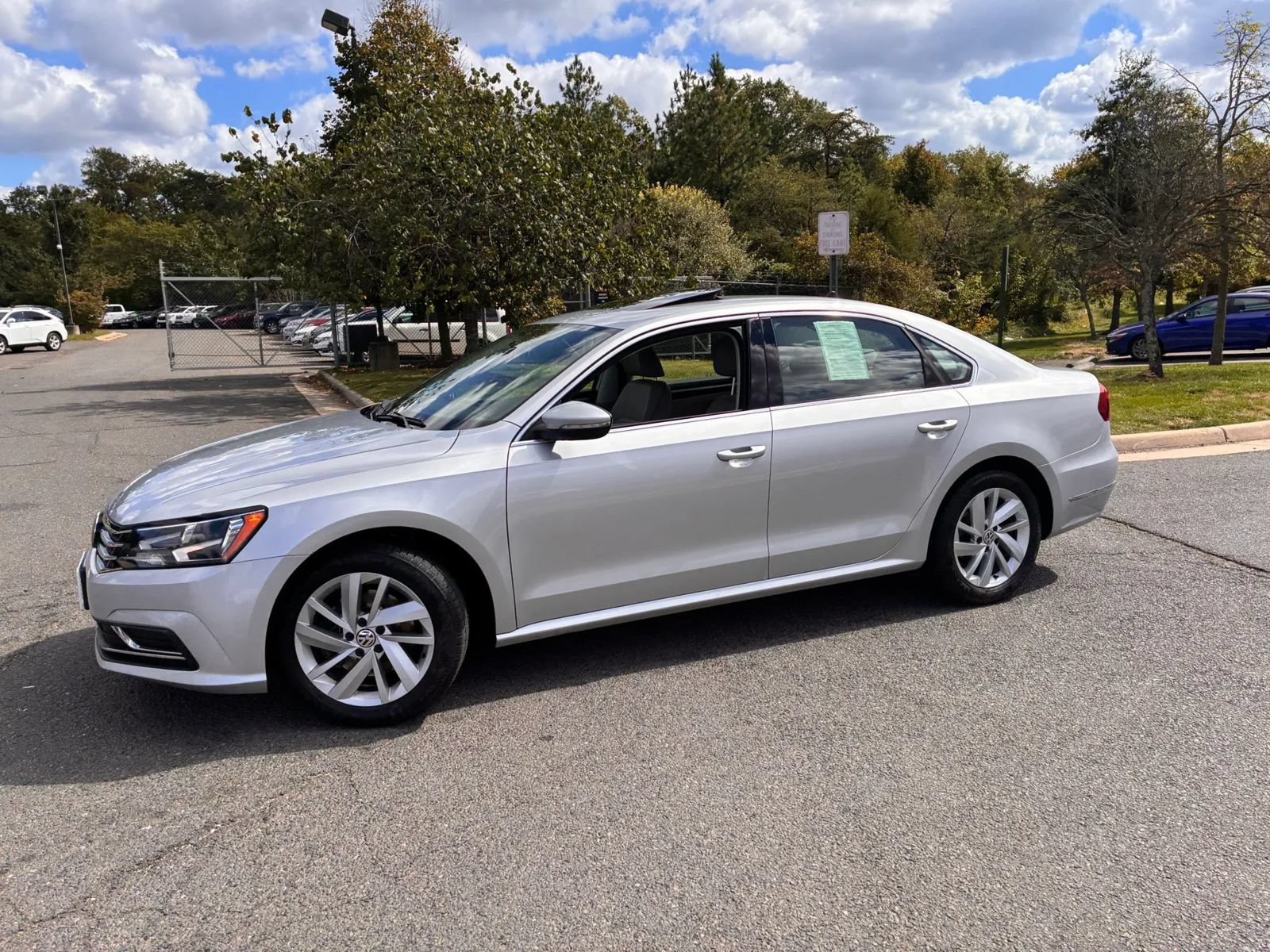 Used 2018 Volkswagen Passat 2.0T SE FWD image 29