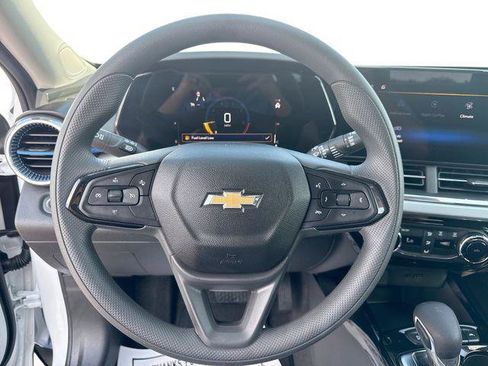Used 2026 Chevrolet Trax LT FWD image 11