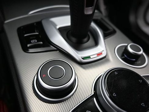 Used 2022 Alfa Romeo Stelvio Veloce image 14