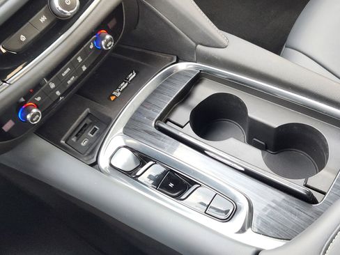 Certified 2024 Buick Enclave Essence image 21