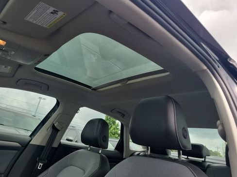 Used 2025 Volkswagen Jetta SE FWD image 13
