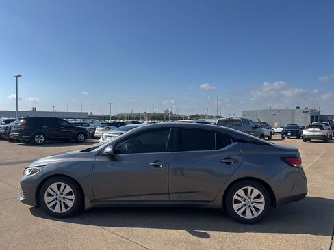 Used 2020 Nissan Sentra S image 11