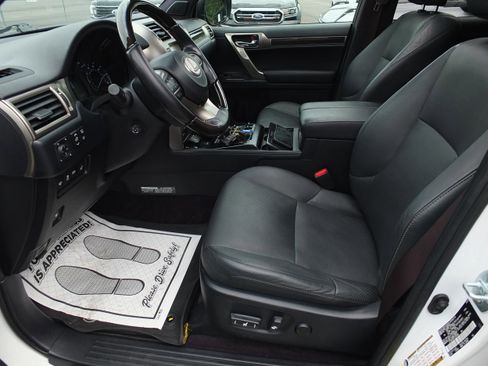 Used 2020 Lexus GX 460 Luxury w/ Luxury Sport Package AWD/4WD image 12