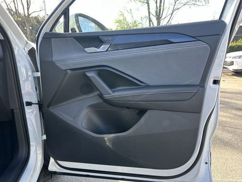 New 2025 Volkswagen Tiguan SE image 30