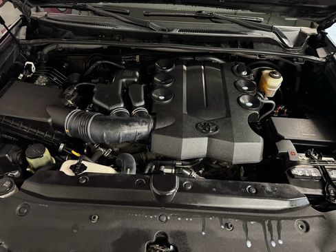 Used 2018 Toyota 4Runner SR5 image 7