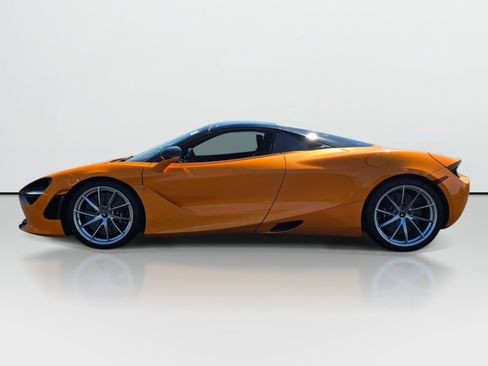Used 2022 McLaren 720S Performance RWD image 2