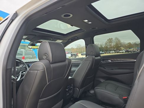 Used 2022 Buick Enclave Avenir w/ Avenir Technology Package image 10