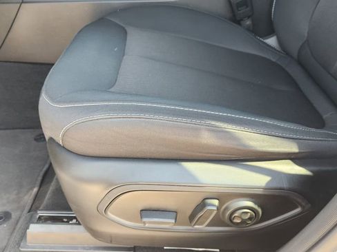 Used 2024 Jeep Grand Cherokee L Laredo RWD image 18