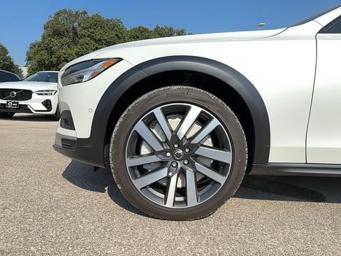 New 2025 Volvo V90 B6 Cross Country Plus w/ Protection Package Premier image 10