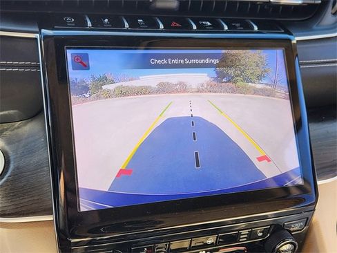 Used 2022 Jeep Grand Cherokee Limited image 15