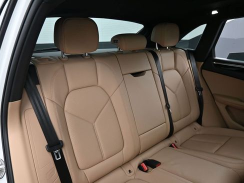 Used 2025 Porsche Macan AWD/4WD image 27