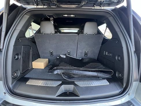 Used 2025 GMC Yukon Denali w/ Denali Reserve Package image 25