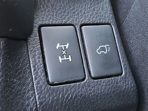 Used 2017 Toyota RAV4 Limited image 29