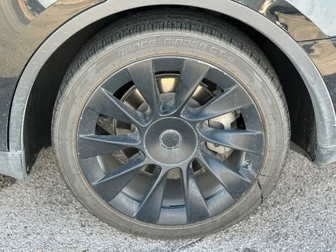 Used 2020 Tesla Model Y Long Range AWD/4WD image 27