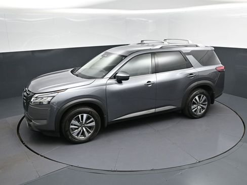 Used 2023 Nissan Pathfinder SL w/ Black Appearance Package FWD image 34