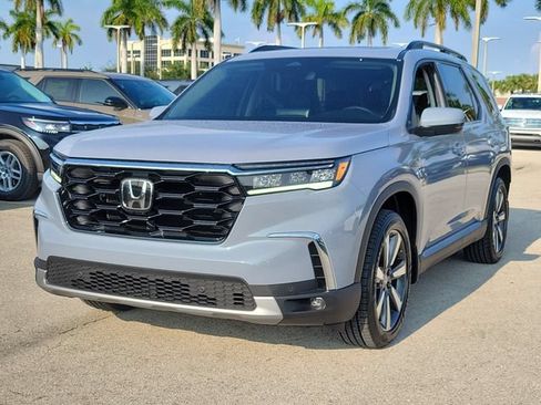 Used 2023 Honda Pilot Touring image 3