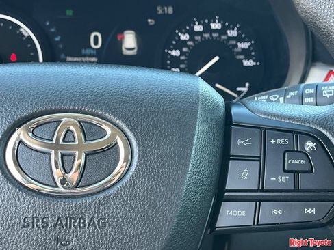 Certified 2025 Toyota Sienna LE FWD image 24