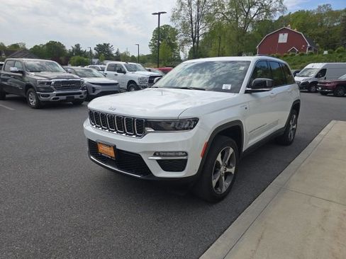 Used 2022 Jeep Grand Cherokee Limited 4xe w/ Luxury Tech Group II image 3