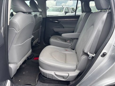 Used 2022 Toyota Highlander Platinum AWD/4WD image 4