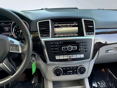 Used 2014 Mercedes-Benz ML 350 ML 350 4MATIC Sport Utility 4D w/ Premium 1 Package image 6