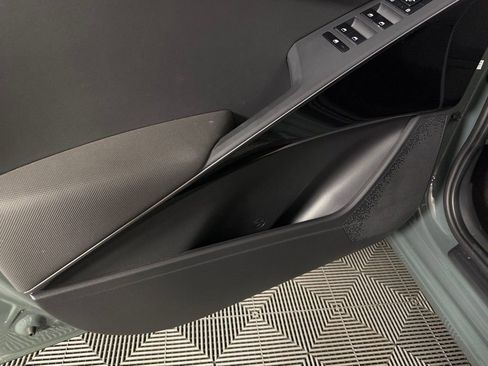 Used 2023 Kia Niro EX image 26