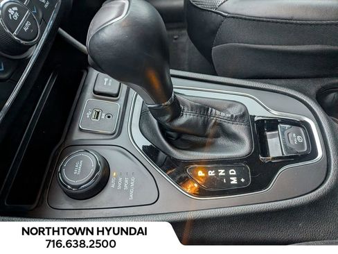 Used 2019 Jeep Cherokee Limited image 17