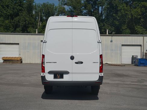 Used 2025 Mercedes-Benz Sprinter 2500 image 7