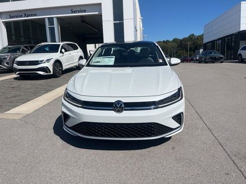 New 2026 Volkswagen Jetta SE FWD image 2