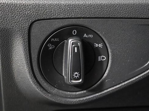 Used 2022 Volkswagen Atlas Cross Sport SEL image 28