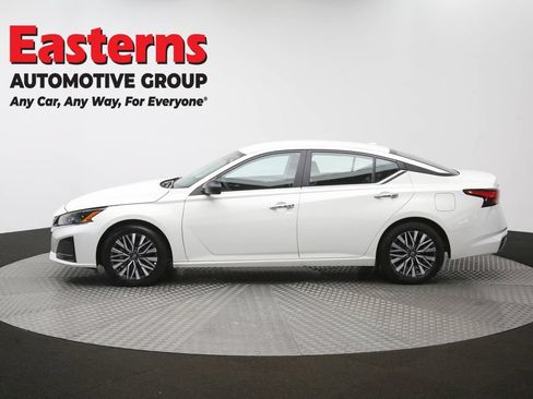 Used 2025 Nissan Altima 2.5 SV FWD image 57