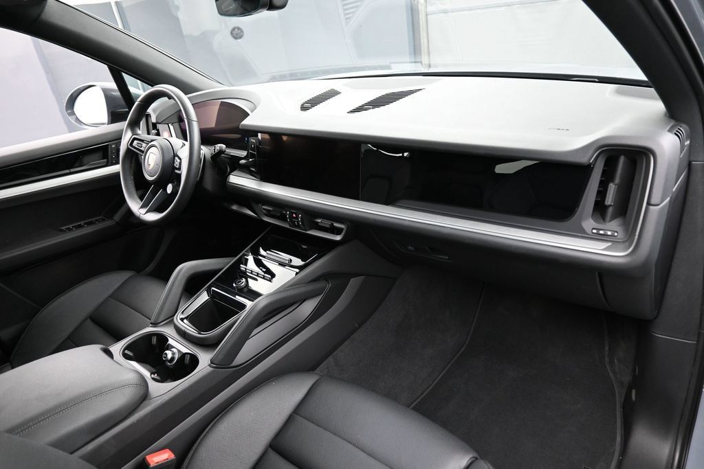 Certified 2026 Porsche Cayenne AWD/4WD image 29