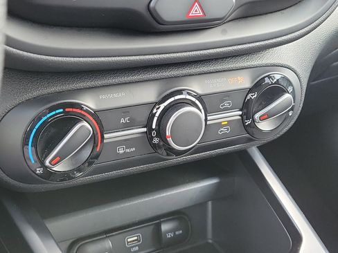 Used 2025 Kia Soul LX w/ LX Technology Package image 26